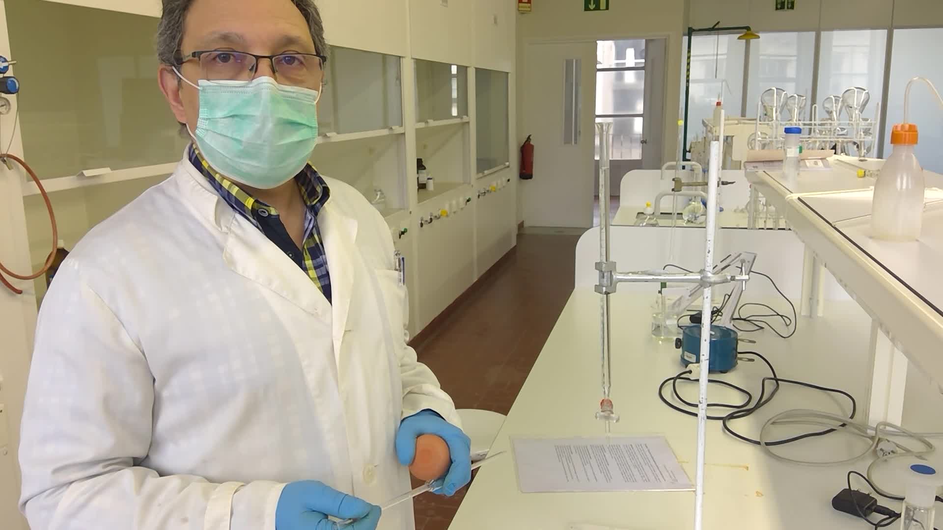 Extracção de ácidos orgânicos solúveis em solventes imiscíveis