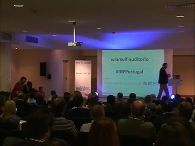 F�rum sobre a governa��o da Internet - Marta Dias (Jurista - ISOC Portugal); Pedro Berhan da Costa (Diretor do Gabinete para os Meios da Comunica��o Social); B�rbara Navarro (Public Policy and Government Relations Director, Google: Spain, Italy, Portugal and Greece); Miguel Carretas (Diretor-Geral da PASS M�SICA) e Andr� Rosa (Movimento Partido Pirata)