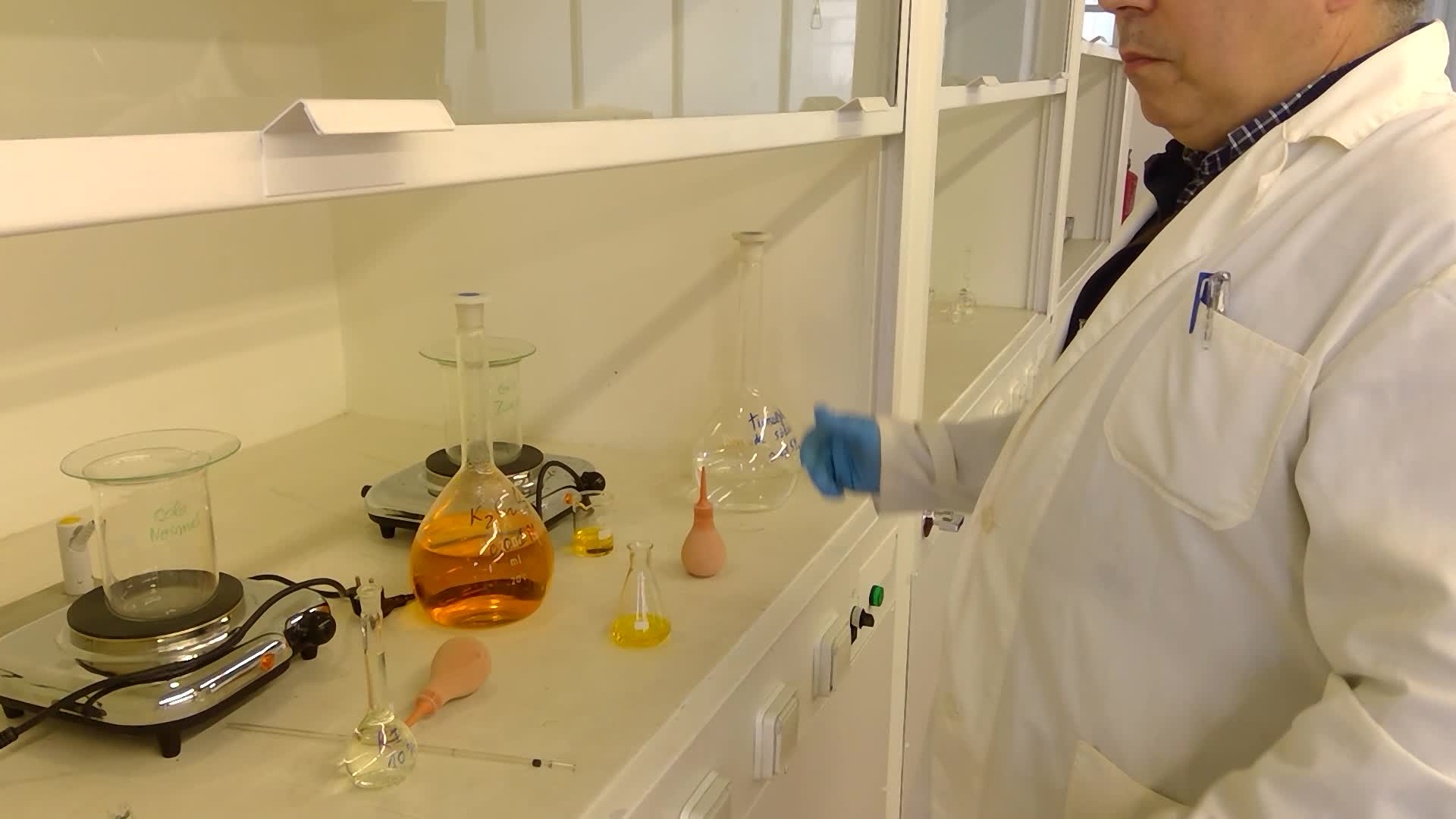 Determinação da percentagem de cloro numa lixívia comercial