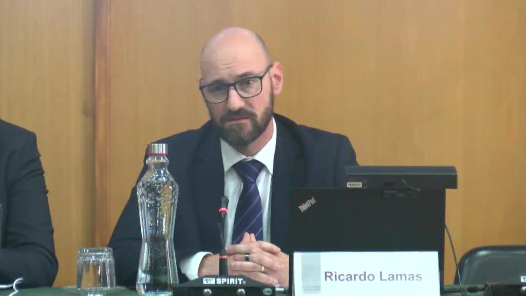  Curso intensivo em matéria de luta contra a corrupção.