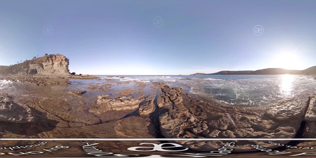  Pebbly beach