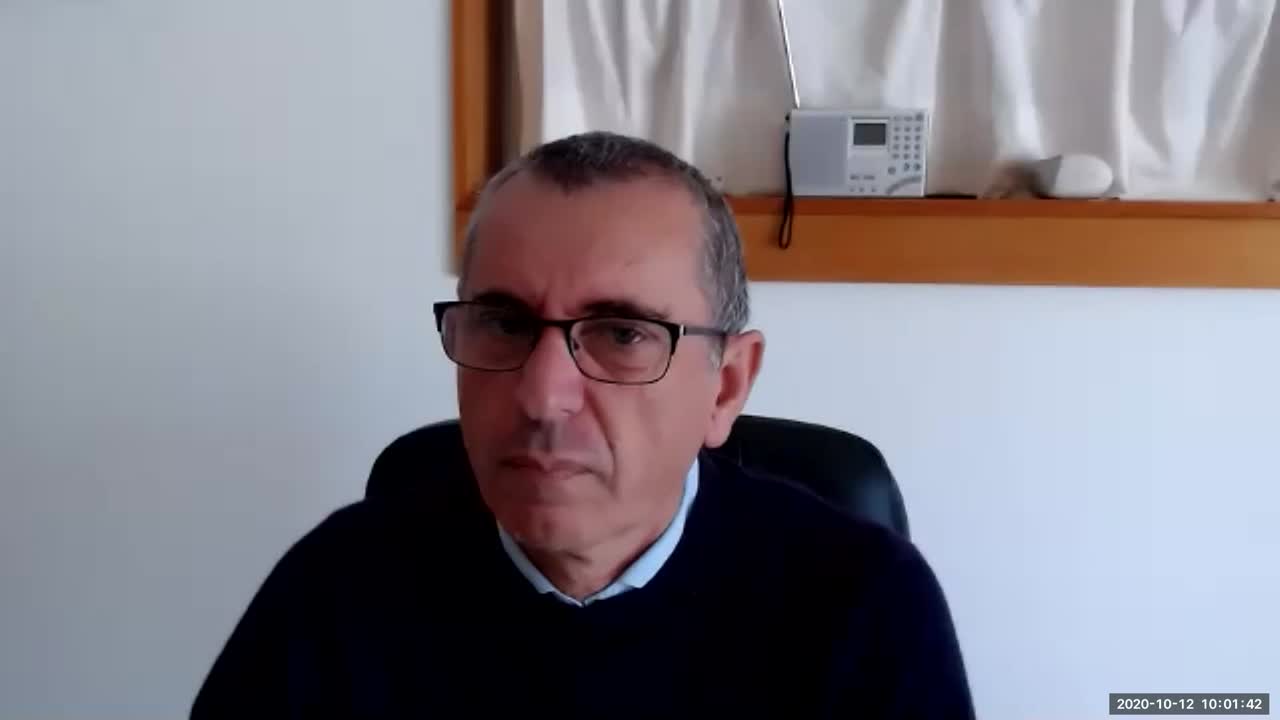 Educast player Arrays; Strings; Funções